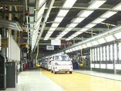 Tingkat Komponen dalam Negeri Mobil-Motor Listrik 40% Mundur ke 2026