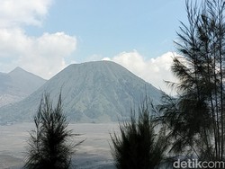 Kunjungan Wisata di Gunung Bromo Normal Meski Aktivitas Kawah Meningkat