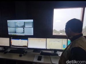 Gunung Bromo Bisa Dikunjungi Wisatawan Meski Aktivitasnya Meningkat Gunung Bromo Bisa Dikunjungi Wisatawan Meski Aktivitasnya Meningkat