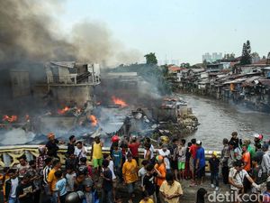 Usut Kebakaran Ratusan Rumah di Manggarai, Polisi Olah TKP Lanjutan Usut Kebakaran Ratusan Rumah di Manggarai, Polisi Olah TKP Lanjutan
