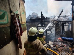 2 Orang Terluka dalam Kebakaran Permukiman Padat di Manggarai Jaksel