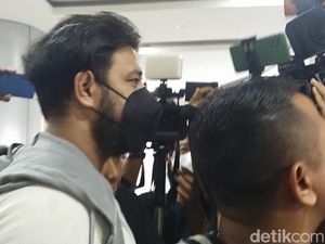 Ammar Zoni Ingin Temui Anak dan Kembali Berkarya Setelah Bebas Ammar Zoni Ingin Temui Anak dan Kembali Berkarya Setelah Bebas