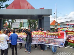 Massa Desak Pemprov Sumsel Tutup Poltekpar Buntut Video Dugem di Kampus