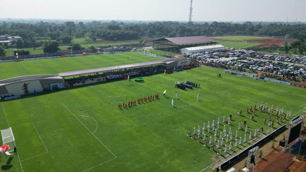 Calon presiden nomor urut 2 Prabowo Subianto meresmikan Garudayaksa Football Academy di Cileungsi, Kabupaten Bogor, Jawa Barat, Kamis (14/12).