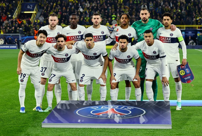 Soccer Football - Champions League - Group F - Borussia Dortmund v Paris St Germain - Signal Iduna Park, Dortmund, Germany - December 13, 2023 Paris St Germain players pose for a team group photo before the match REUTERS/Wolfgang Rattay