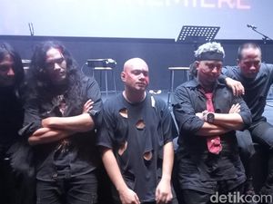 Anggy Umbara Isi Soundtrack Siksa Neraka Bersama Band Purgatory