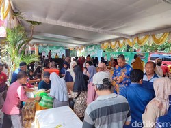 Operasi Pasar Dibuka, Ratusan Warga Ponorogo Rela Antre Sembako Murah