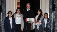 Serahkan Petisi, Anak-anak Minta Gencatan Senjata di Gaza