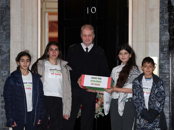 Serahkan Petisi, Anak-anak Minta Gencatan Senjata di Gaza