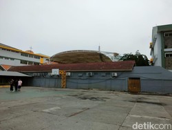 Tak Ada Korban Saat Atap SMP Petra 3 Surabaya Robek Diterjang Angin Kencang