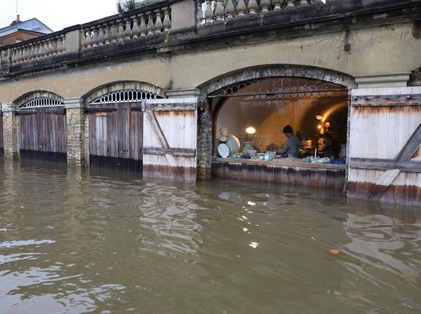 Sungai Thames Meluap, London Banjir