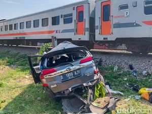 Suara KCIC Usai Insiden KA Feeder Whoosh Tabrak Mobil di Bandung