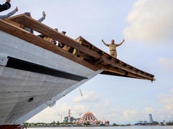 Niat Walkot Makassar Danny Lantik Pejabat Hasil Mutasi di Kapal Pinisi