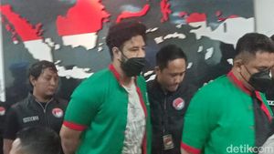 Ekspresi Ammar Zoni Kembali Pakai Baju Tahanan