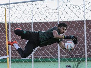 Andhika Ramadhani Raih Save of the Week Pekan 30 Liga 1 Andhika Ramadhani Raih Save of the Week Pekan 30 Liga 1