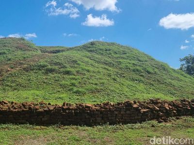 Candi Abang, Candi Sisa Reruntuhan Jadi Makam Jeng Yah di Gadis Kretek