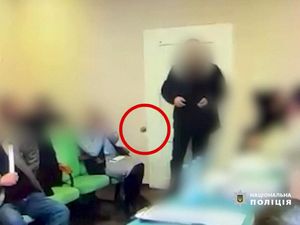 Detik-detik Anggota Dewan di Ukraina Ledakkan Granat saat Rapat