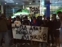 Fans PSM Makassar Geruduk Gedung Bosowa Kecewa Tunggakan Gaji Pemain
