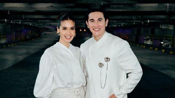 Inspirasi Baju Couple untuk Kondangan a la Vino G. Bastian dan Marsha Timothy