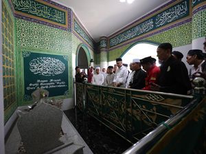 Kampanye di Karawang, Ganjar Ziarah Ke Makam Syekh Quro