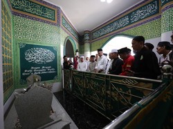 Kampanye di Karawang, Ganjar Ziarah Ke Makam Syekh Quro