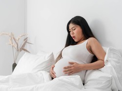 Jangan Khawatir, Ini Alasan Perut Terasa Kencang Saat hamil Tua