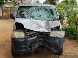 Satu Keluarga Naik Motor Ditabrak Pikap di Sumenep, Suami Tewas