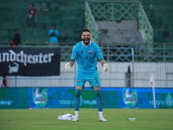 Kiper Baru Madura United Lucas Frigeri Girang Timnya Raih 3 Poin