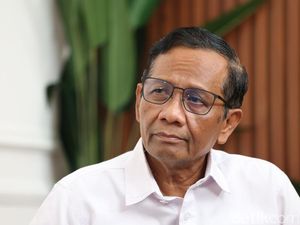 Mahfud Bilang Tak Ada Unsur Politik soal Penangkapan Jubir Timnas AMIN Mahfud Bilang Tak Ada Unsur Politik soal Penangkapan Jubir Timnas AMIN