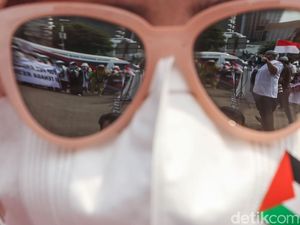 Momen IDI Gelar Aksi Solidaritas untuk Nakes di Gaza Momen IDI Gelar Aksi Solidaritas untuk Nakes di Gaza