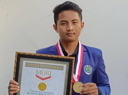 Perkenalkan Kresna, Penyandang Buta Warna Parsial Pertama yang Jadi Pelukis