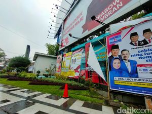 Satpol PP Surabaya Sebut Masih Ada APK yang Dipasang Semrawut Satpol PP Surabaya Sebut Masih Ada APK yang Dipasang Semrawut