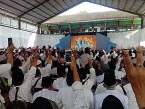 Pengajian Gus Miftah di Ponpes Blitar Jadi Dukungan untuk Prabowo-Gibran Pengajian Gus Miftah di Ponpes Blitar Jadi Dukungan untuk Prabowo-Gibran