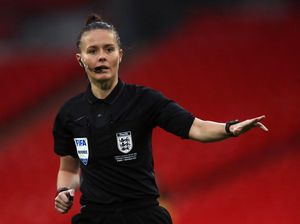 Liga Inggris Akan Catatkan Sejarah, Ada Wasit Wanita Pertama