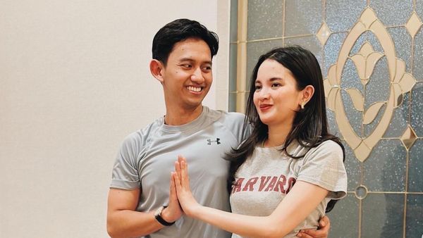 6 Foto Sabrina Anggraini & Belva Devara Prenatal Yoga, Baby Bump Bikin Gemas