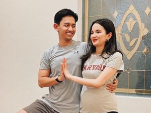 6 Foto Sabrina Anggraini & Belva Devara Prenatal Yoga, Baby Bump Bikin Gemas 6 Foto Sabrina Anggraini & Belva Devara Prenatal Yoga, Baby Bump Bikin Gemas
