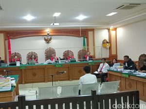 Nyanyian Staf Unud dan Kecewanya Mahasiswa Bayar SPI