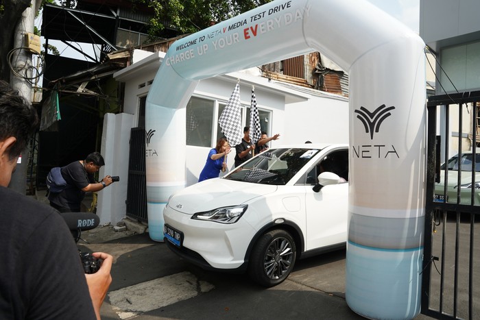 Test drive Neta V Jakarta-Semarang