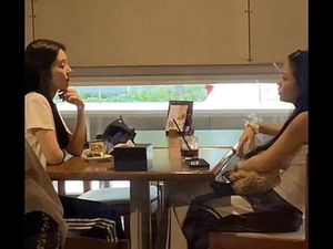 Irene dan Yeri Red Velvet Nongkrong di Kafe SCBD, Ini Menu yang Dipesan! Irene dan Yeri Red Velvet Nongkrong di Kafe SCBD, Ini Menu yang Dipesan!