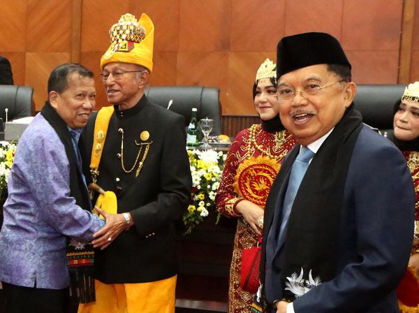 Tokoh Perdamaian Aceh Hadiri Pengukuhan Wali Nanggroe