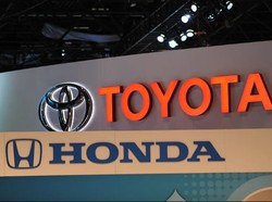 Honda Colek Toyota di Instagram: Bangga Berbagi Perjalanan dengan Sahabat Lama