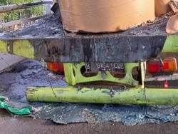 Truk Muatan Kertas Terbakar di Tol Arah Soetta, Lalin Sempat Macet