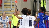 Pada tahun 2022, Rebecca Welch menjadi salah satu wasit di Piala Eropa Perempuan. Foto: AP/Dave Thompson