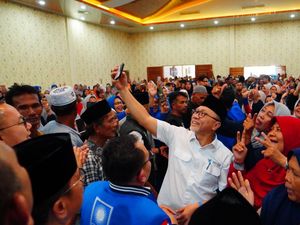 Asyik! Zulhas & Emak-emak di Deli Serdang Joget Bareng Pakai Lagu PAN