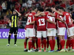 Karim Benzema Gigit Jari, Al Ittihad Didepak Al Ahly