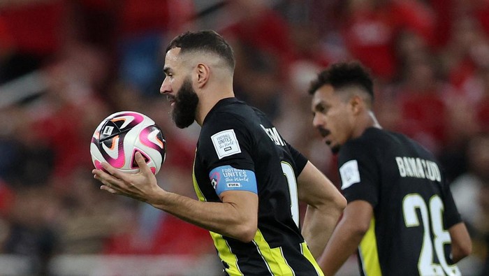 Soccer Football - Club World Cup - Second Round - Al Ahly v Al Ittihad - King Abdullah Sports City, Jeddah, Saudi Arabia - December 15, 2023 Al Ittihad's Karim Benzema celebrates scoring their first goal REUTERS/Amr Abdallah Dalsh