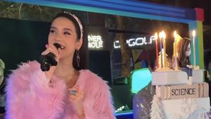 8 Foto Ultah ke-28 Anya Geraldine Bertema 90-an, Tampil Cantik Serba Pink