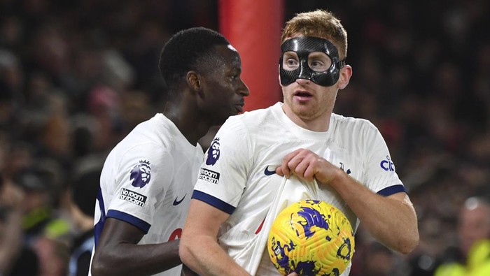 Tottenhams Dejan Kulusevski celebrates after scoring his sides second goal during the English Premier League soccer match between Nottingham Forest and Tottenham Hotspur at City ground in Nottingham, England, Friday, Dec. 15, 2023. (AP Photo/Rui Vieira)