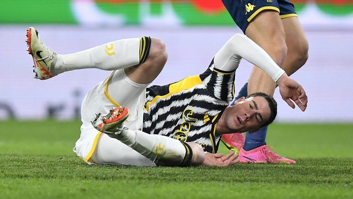 Soccer Football - Serie A - Genoa v Juventus - Stadio Comunale Luigi Ferraris, Genoa, Italy - December 15, 2023  Juventus Dusan Vlahovic reacts REUTERS/Massimo Pinca