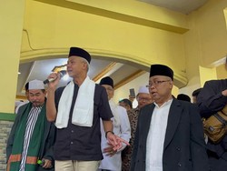 Ganjar Ajak Bijak Bermedsos: Kadang yang Debat Santai, yang Berkelahi di Bawah